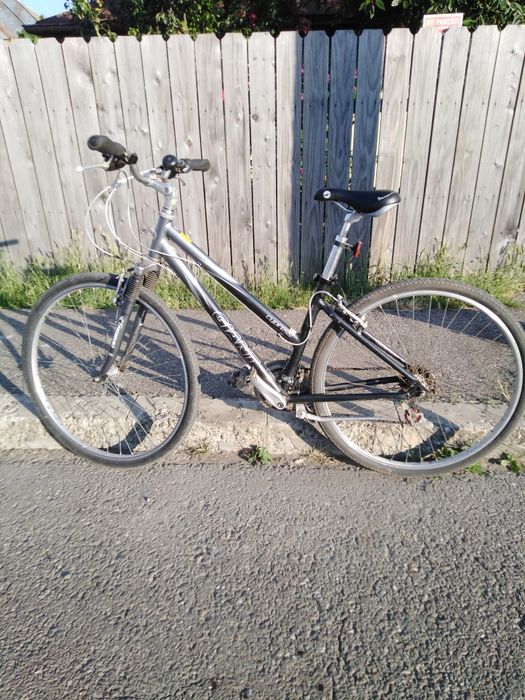 Vind bicicleta Giant de dama cu roti de 28