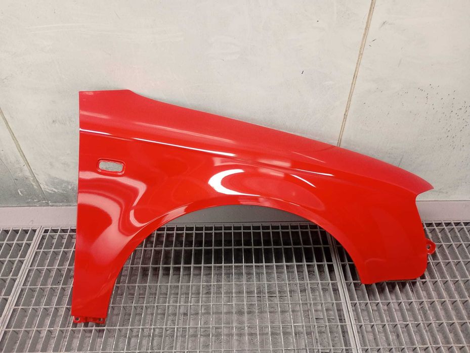Aripa Fata Dreapta Audi A4 B7 An 2004-2007 (LZ3M (Rosu))