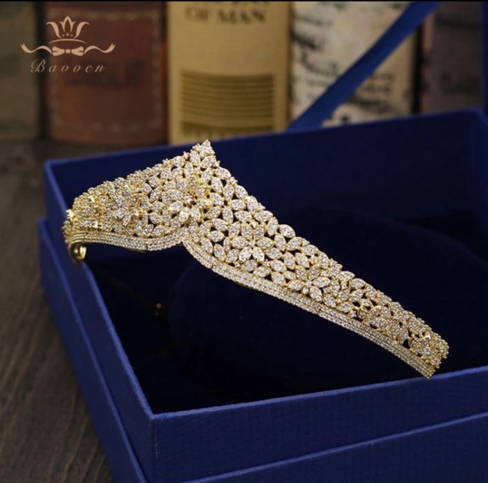 Coronita/ Diadema printesa aurie cu pietre