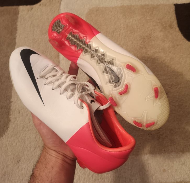Vând ghete de fotbal Nike Mercurial