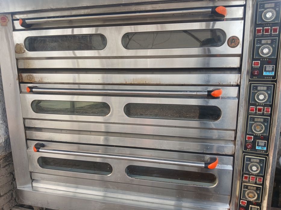 Elektro duxovka va hamirqorigich 180ta buxonka qoliplari bilan sotilad