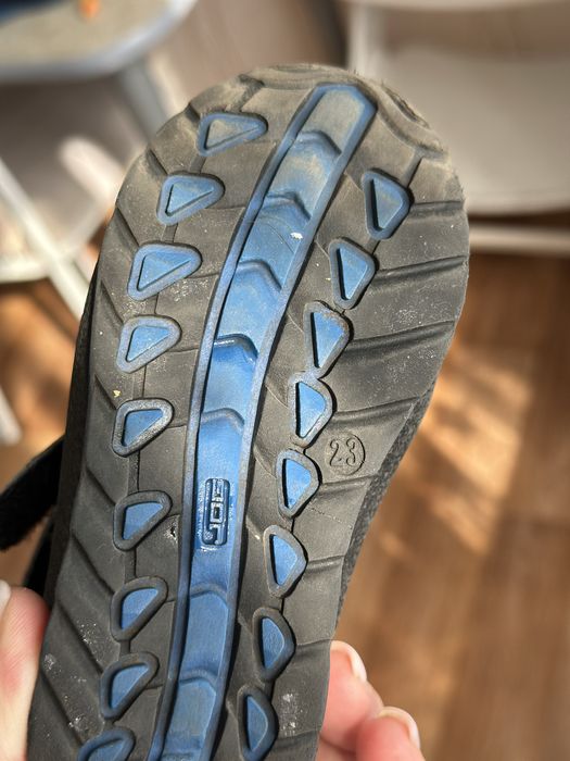 Продам детские ботинки