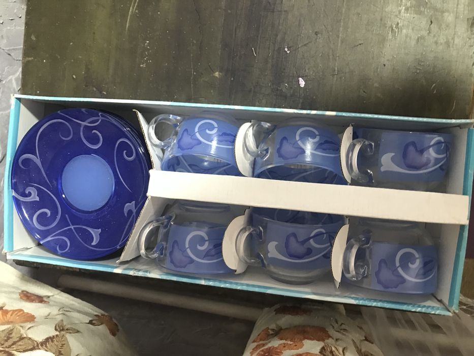 Набор посуды и чашек