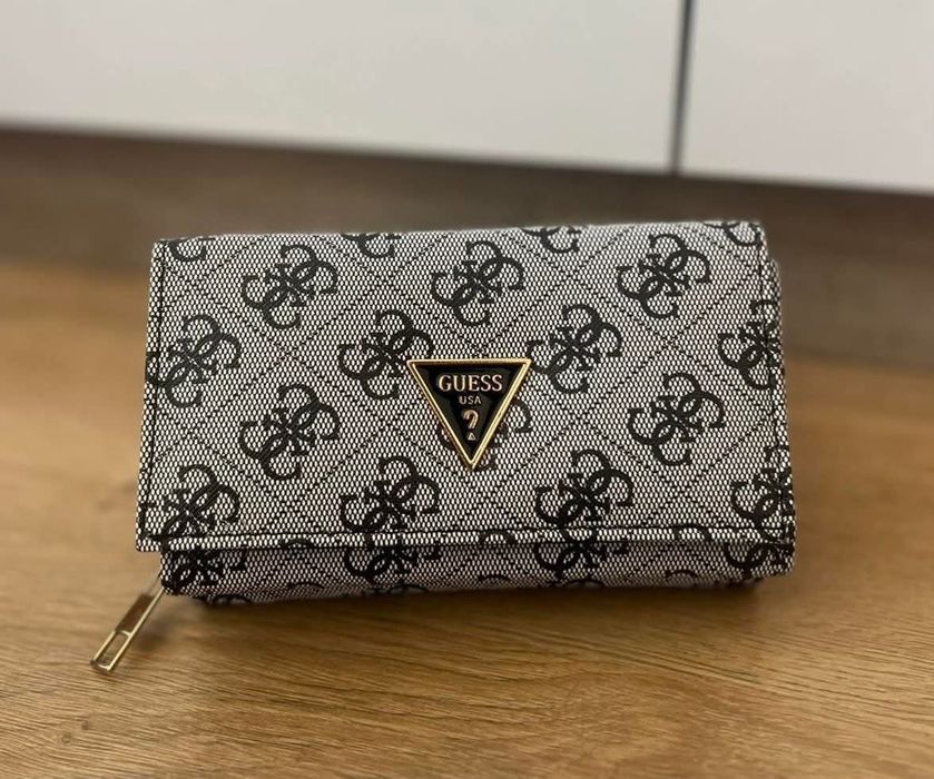Дамско портмоне Guess