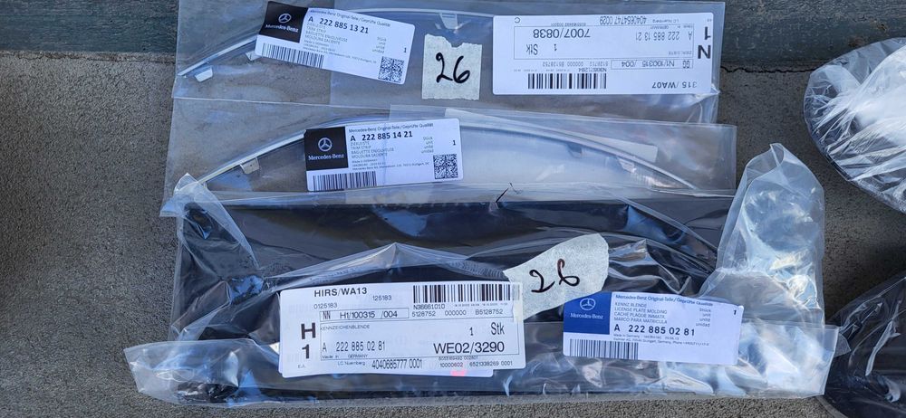 Продавам   решетки и лайсни за предна броя на S-класа 2015г