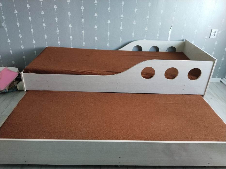 Продам кровать и шкаф с письменным столом