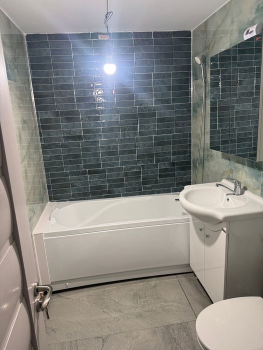 Apartament 2 camere,etaj 1, decomandat,zona Mal