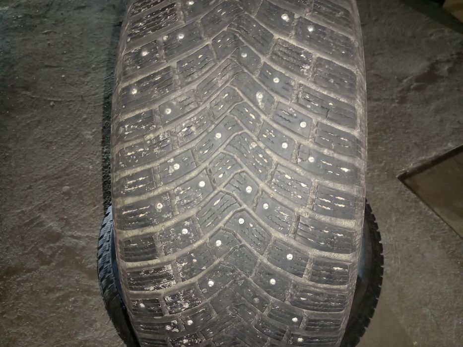 Продам шины б/у R17