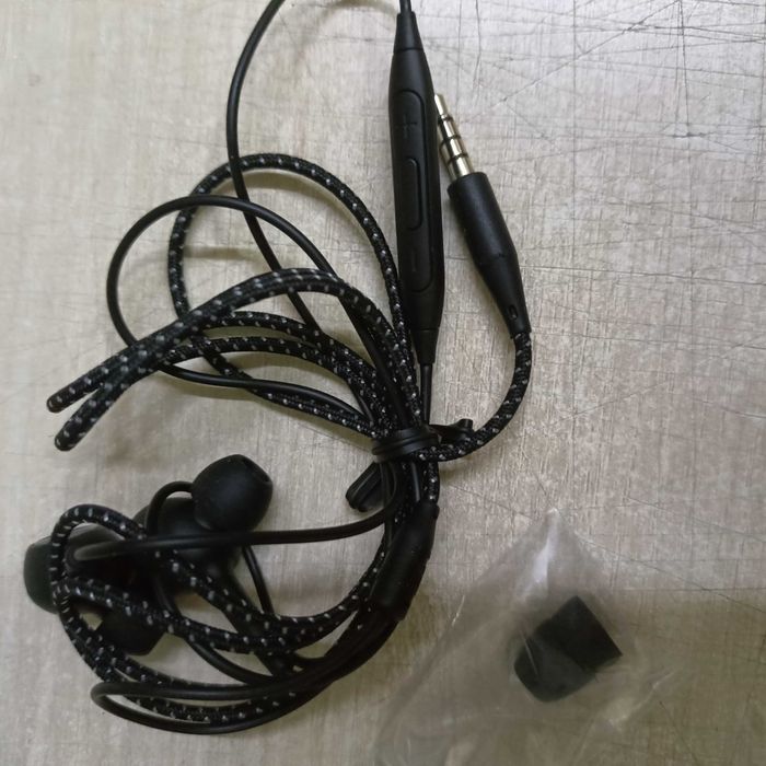 Casti cu fir Bang&Olufsen Beoplay