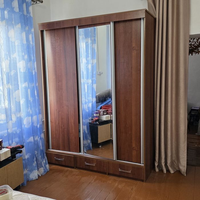 Срочний продам шкаф купе