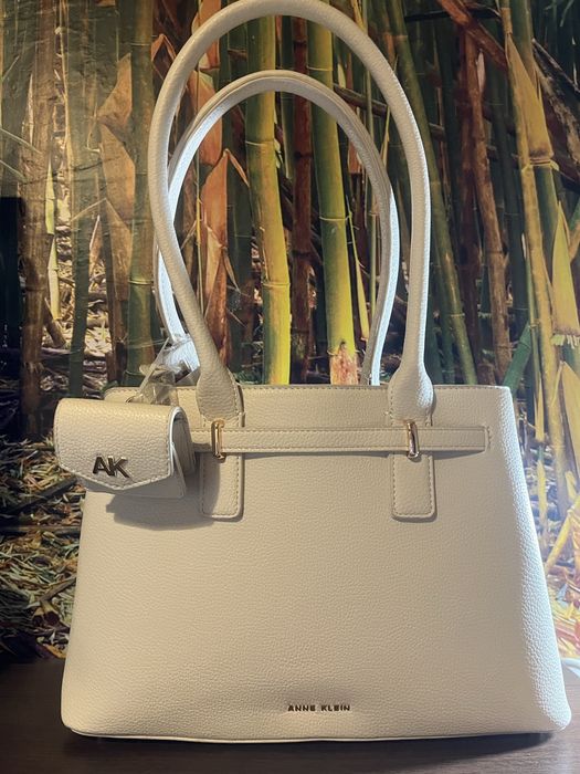 Намалена! Класическа чанта за ръка Anne Klein