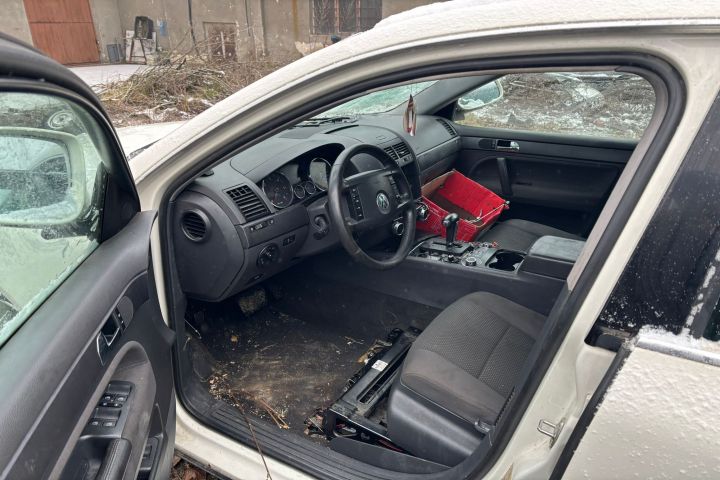 Usa / Portiera spate stanga Volkswagen VW Touareg generatia 1 7L (fac