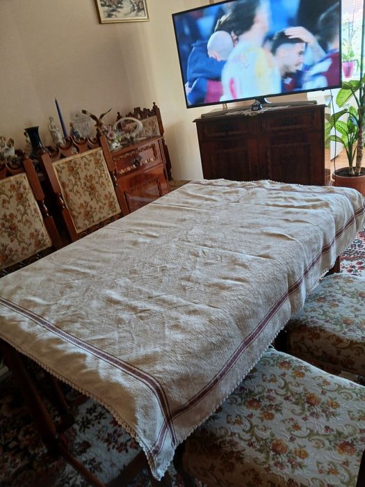 Față de masă tesuta la razboi