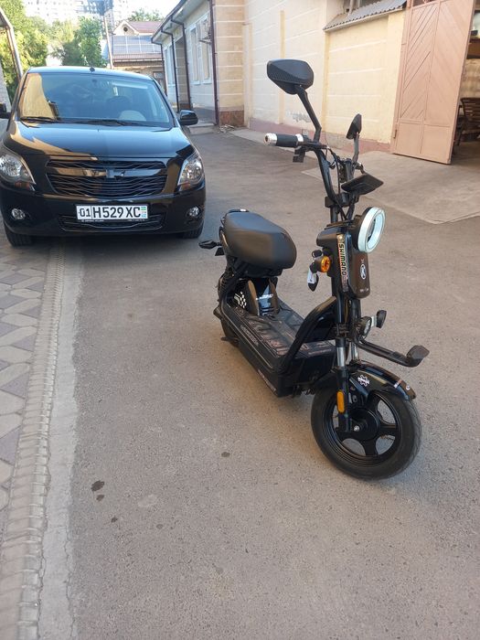Elektroskuter tesla