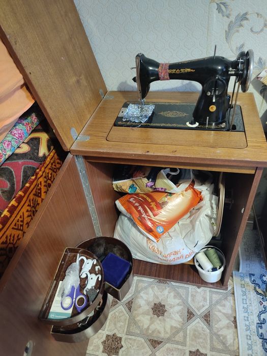 Продам швейную машину