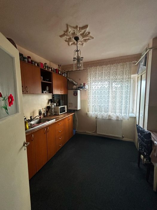 Apartament cu 3 camere decomandate