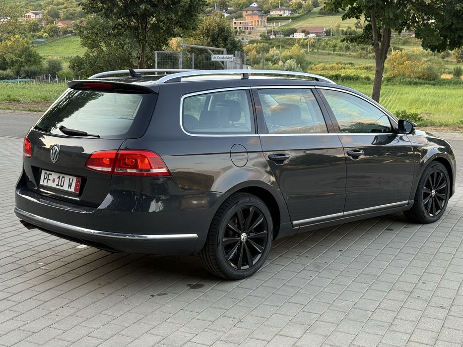 VOLKSWAGEN Passat