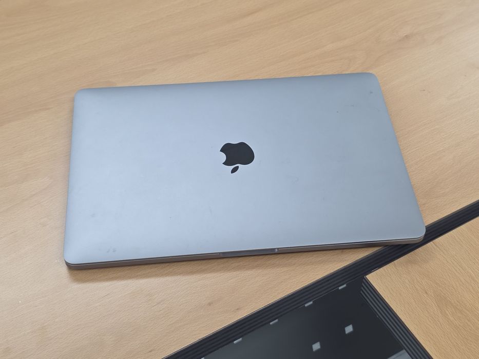 MacBook Pro 2020 sensir paneli