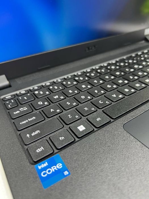 Acer Travel Mate core i5-12