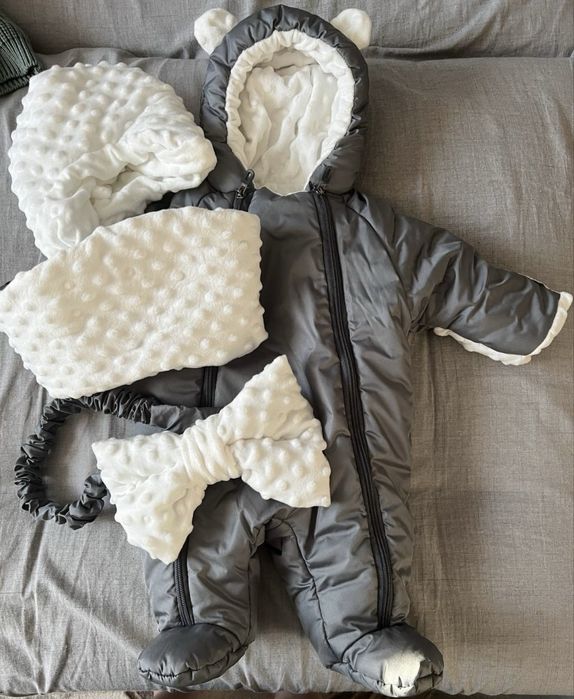 Комбинезон на выписку