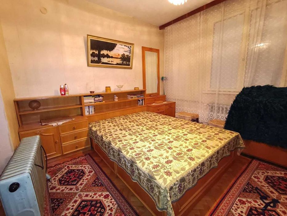 Тристаен апартамент в центъра на град Велико Търново