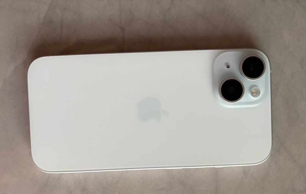 IPhone 15 White