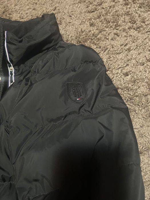 Geaca neagră Tommy Hilfiger