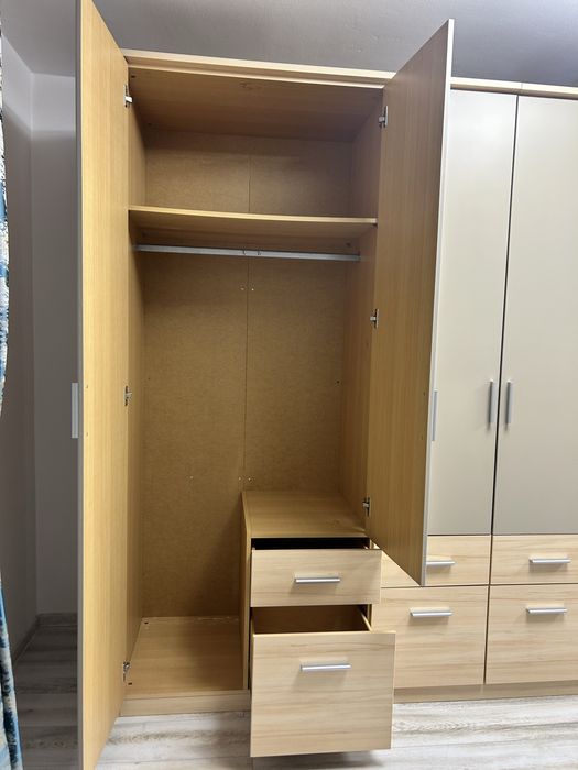 Vând dulap dormitor