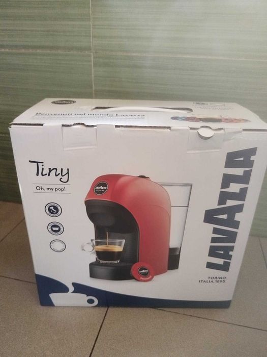 Нова Lavazza A Modo Mio Tiny - кафе машина с капсули