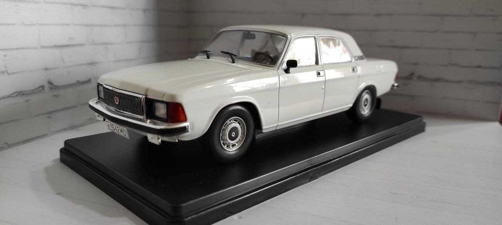 Продам коллекционные модели в масштабе 1/24