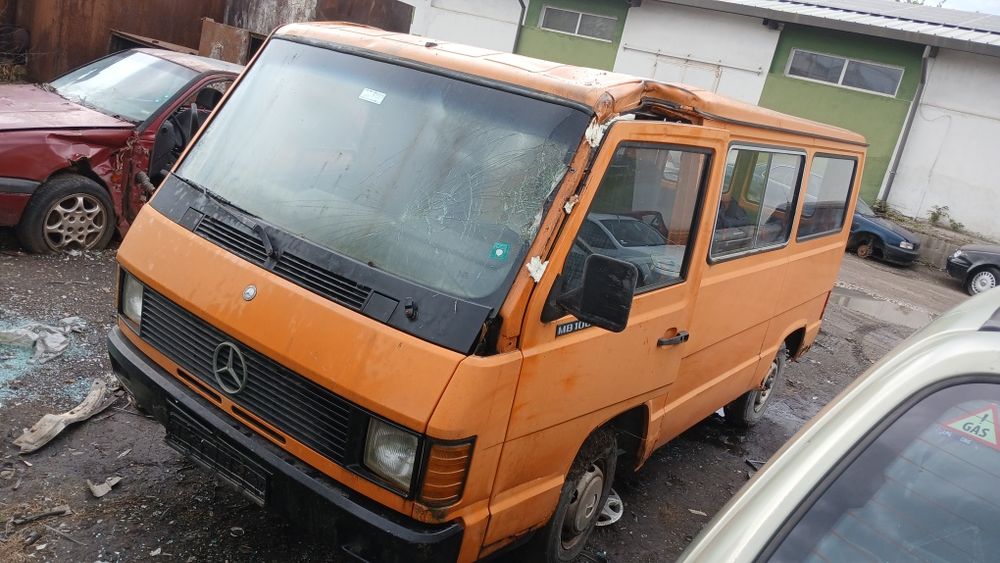 Mercedes  MB100D