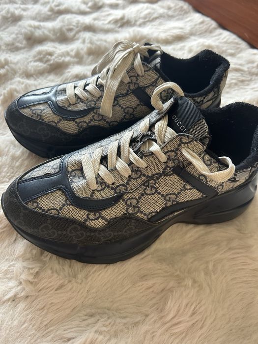 Обувки Gucci.