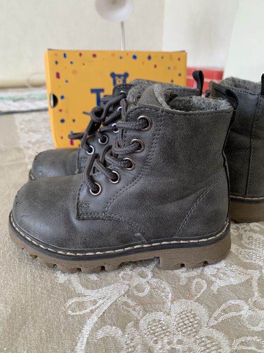 продам детские осенние ботинки