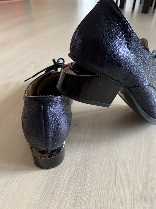 Vand pantofi office(39)din piele.