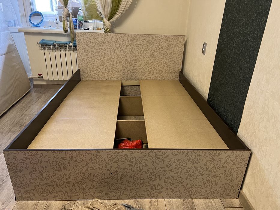 Кровать с матрасом