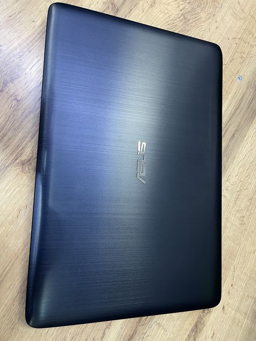 Стильный Asus с металлическим корпусом