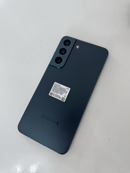 Телефон Samsung S22