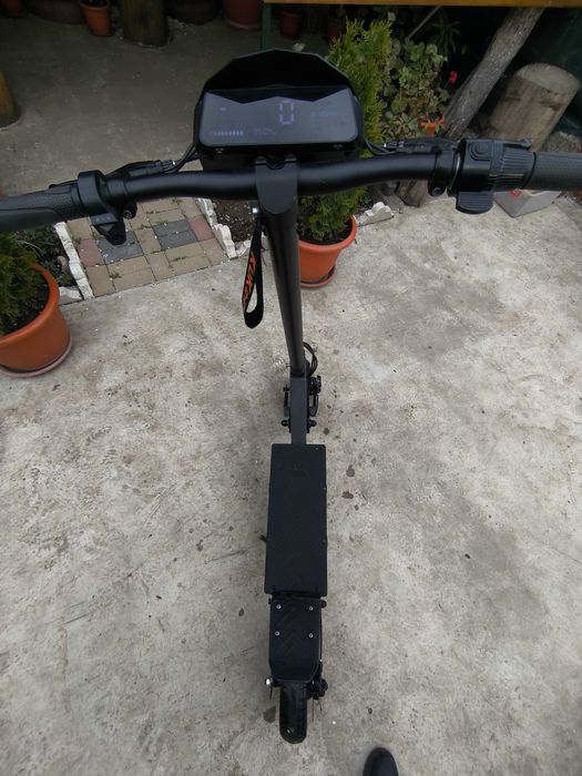 Vând trotineta electrica