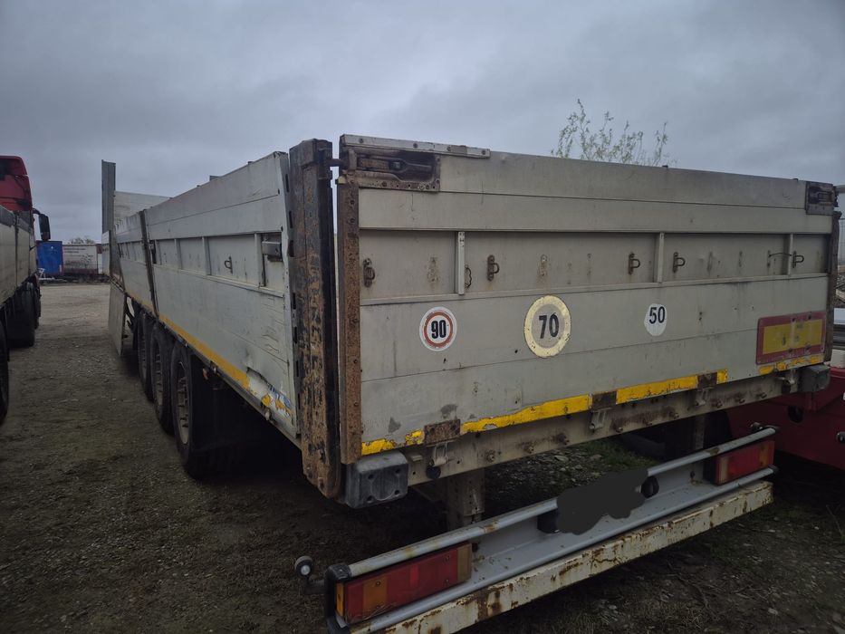 Semiremorca  Schmitz cu obloane. Sasiu galvanizat.