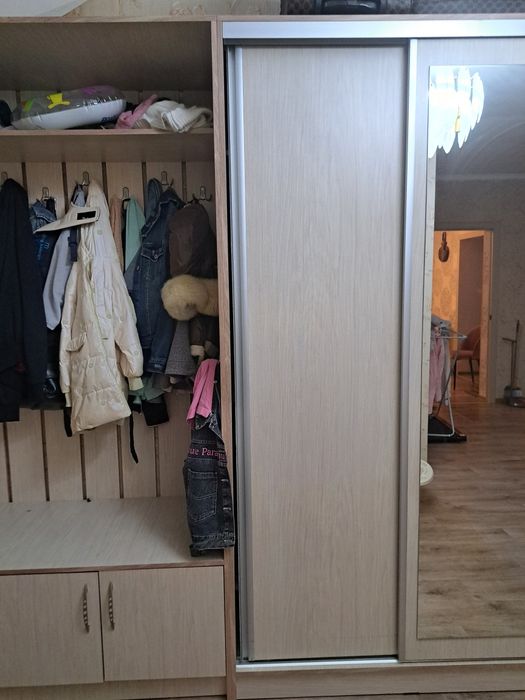 Продам шкаф для прихожей
