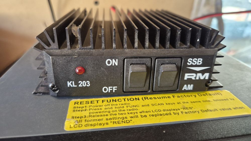 se vinde Statie CB Avanti Grande 45W cu amplificator  KL203 de 100w fm si 200ssb