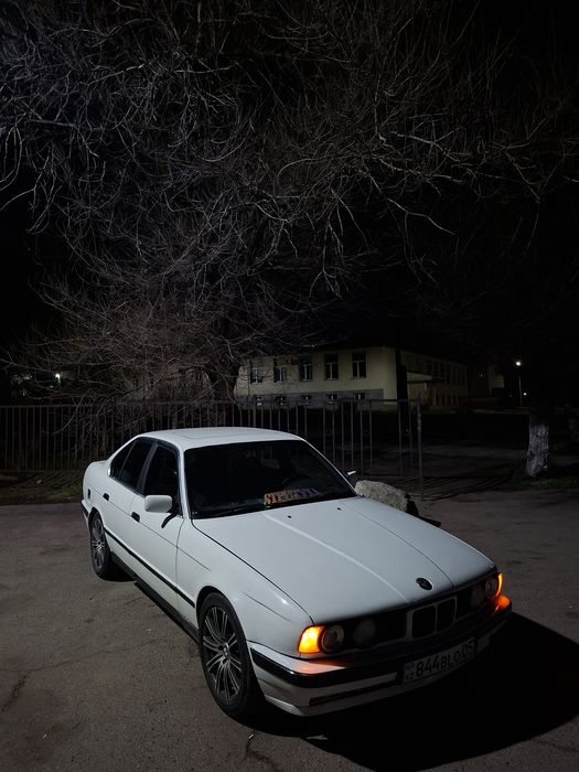 Продам машину БМВ Е34