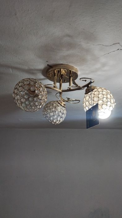 Продаются б/у люстры. Торг. есть.