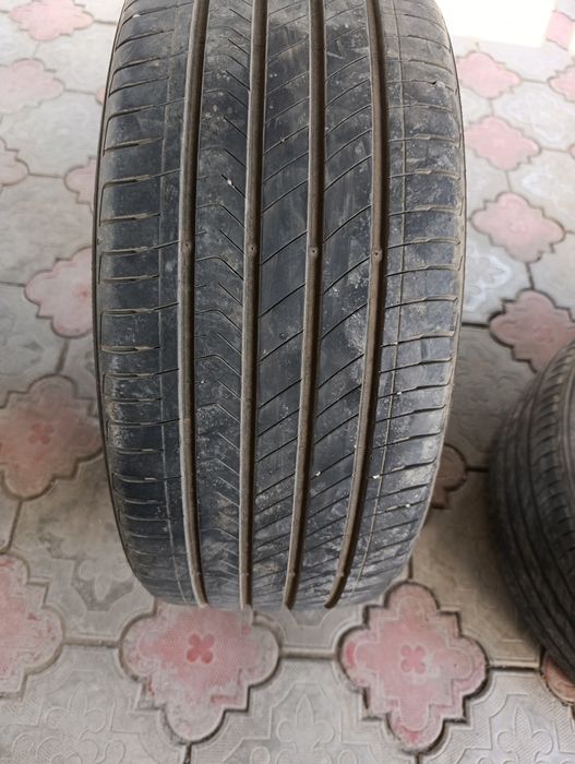 Продам летние шины 235/45/18