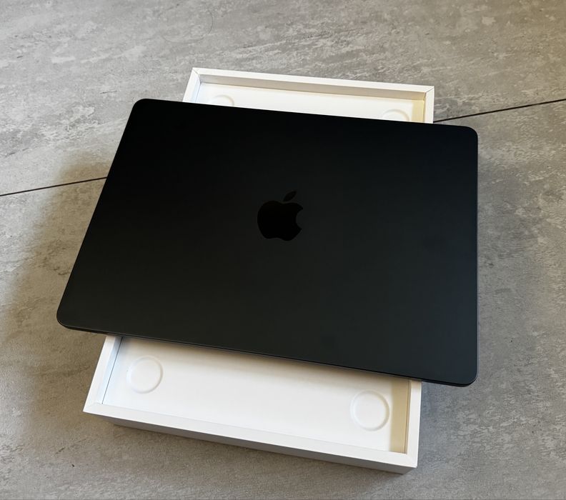 FACTURA/GARANTIE! Apple MacBook AIR 13.6” chip M3 / 16GB ram / 512GB ssd  / culoarea Midnight - ca NOU - FULL BOX