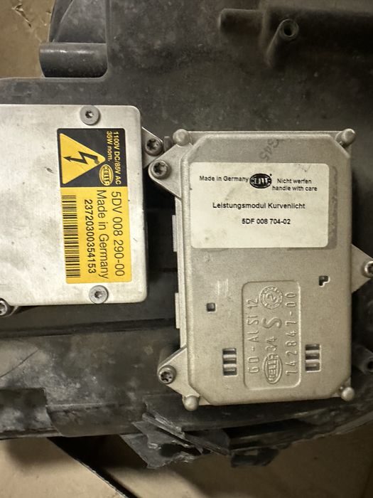 Mercedes Cls ляв фар оборудван (пукнато стъкло)