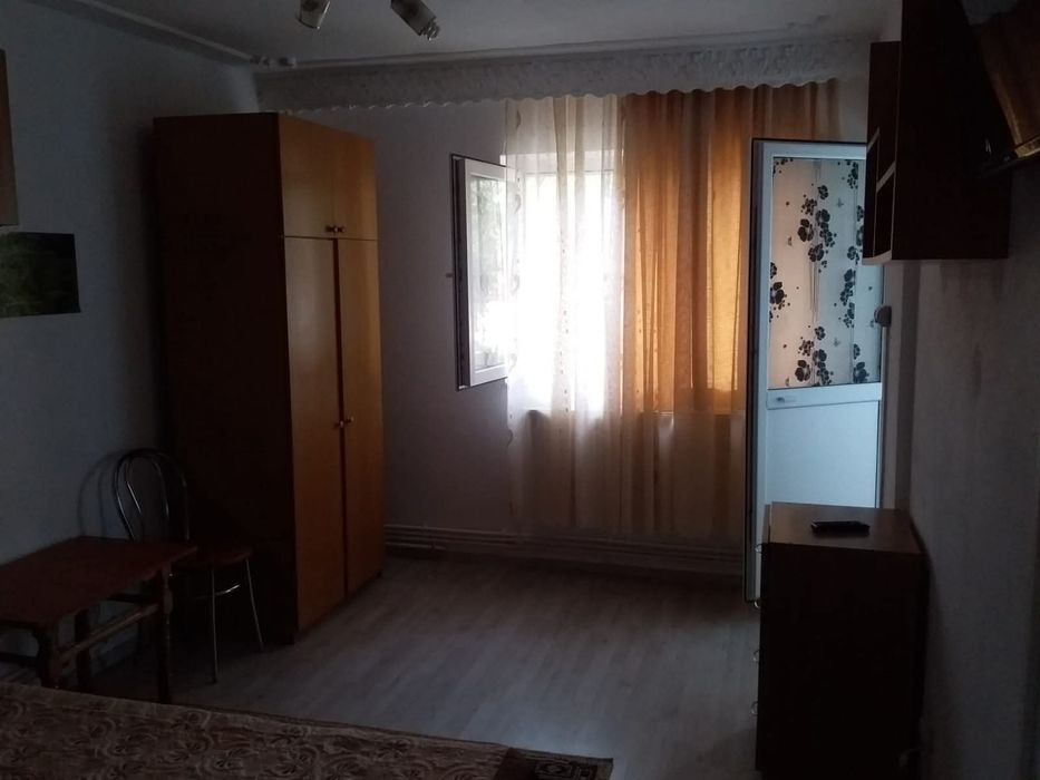 Persoană fizică,  închiriez apartament .cu 1 cameră