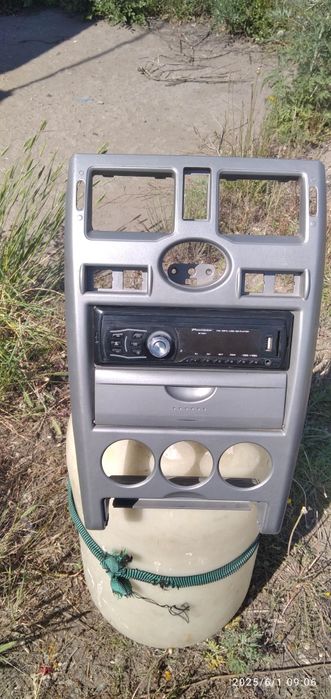 Продам приборную панель Приора.