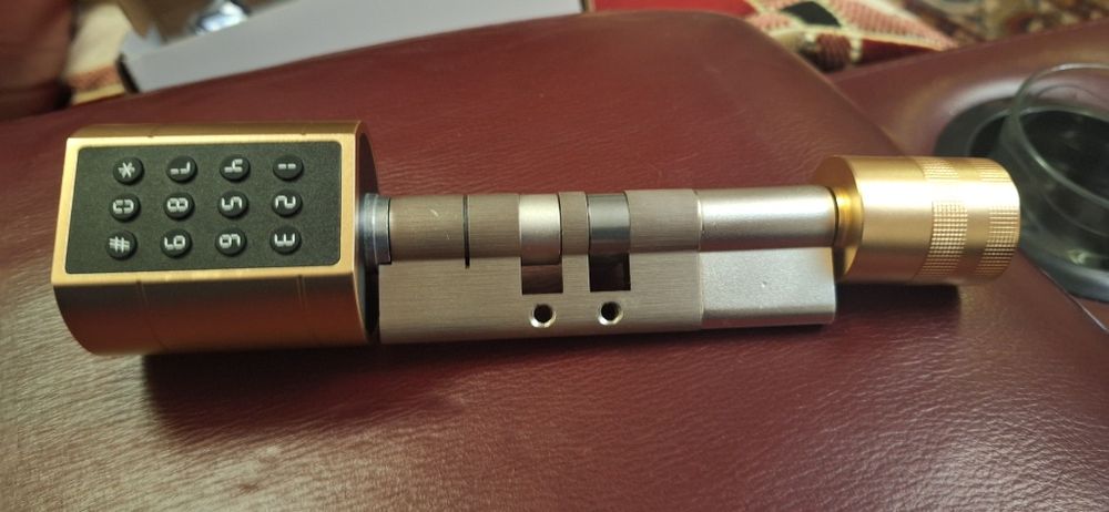 Butuc SMART ușă cu wifi & bluetooth