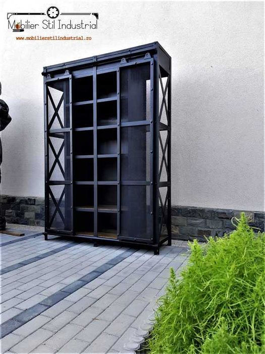 Raft fier stil industrial cu usi glisante plasa, tip vitrina